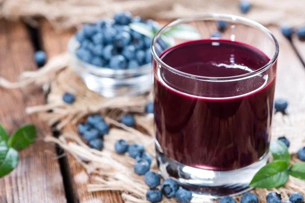 Bicchiere con succo di mirtillo — Foto Stock