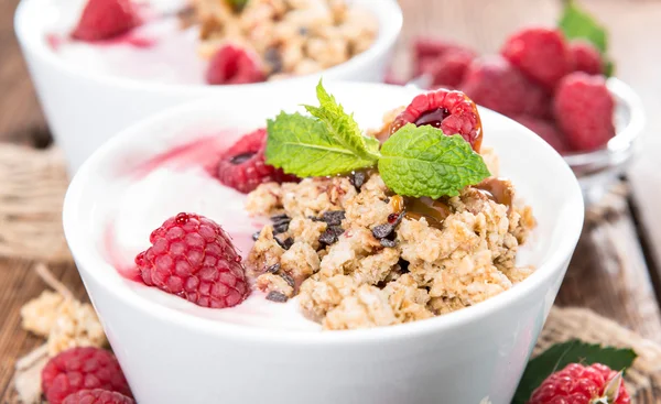 Portion Himbeerjoghurt — Stockfoto