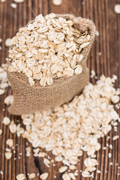 Harina de avena en bolsa sobre madera —  Fotos de Stock