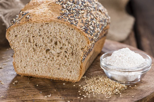 Pan con un montón de sal — Foto de Stock