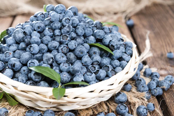 Anteil frisch geernteter Blaubeeren — Stockfoto