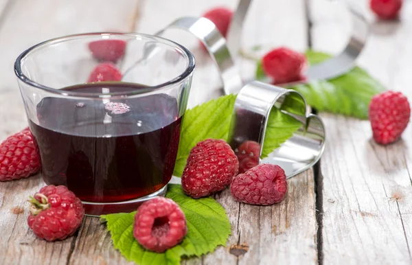 Raspberry sirap i ett glas — Stockfoto