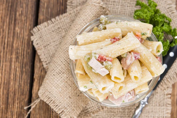 Hemmagjord pastasallad i skål — Stockfoto