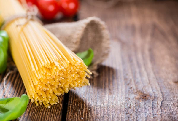 Porcję Spaghetti surowy — Zdjęcie stockowe
