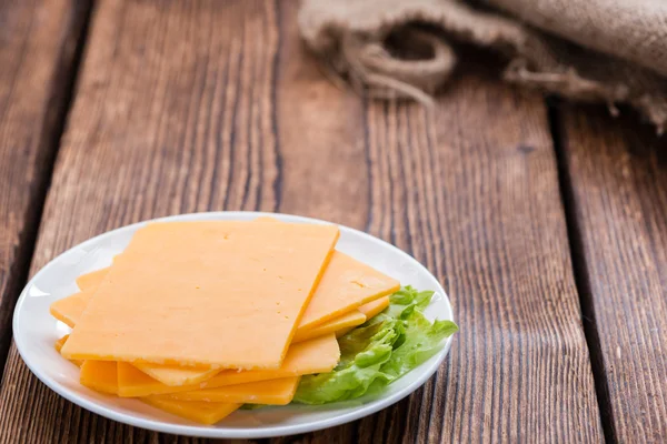 Porción de rebanadas de queso Cheddar —  Fotos de Stock