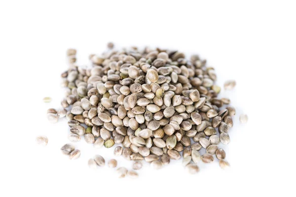 Семена конопли на белом — стоковое фото