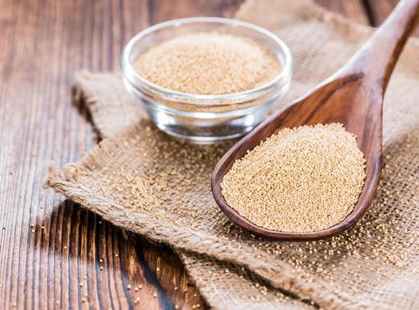 Amaranth auf einem Holzlöffel — Stockfoto