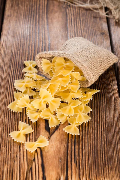 Raw Farfalle (on wooden background) — Stock Photo, Image