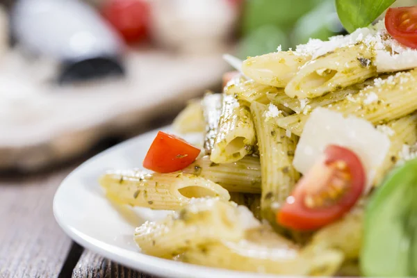 Del av Penne med basilikapesto — Stockfoto