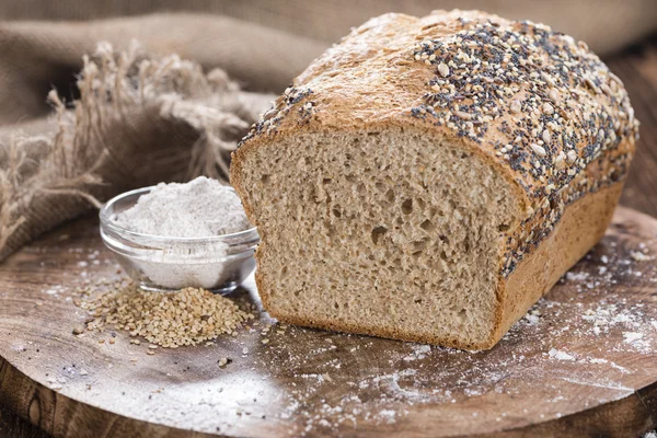 Frisch gebackenes Brot — Stockfoto