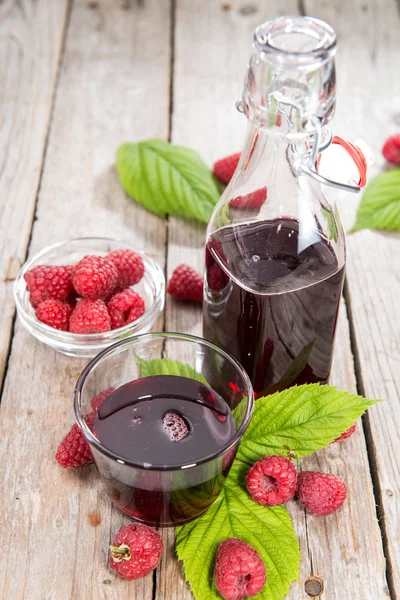 Sirup de frambuesa en un vaso —  Fotos de Stock