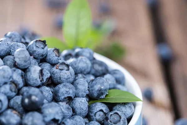 Anteil frisch geernteter Blaubeeren — Stockfoto