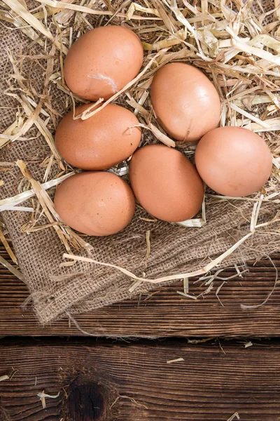 Haufen roher Eier — Stockfoto