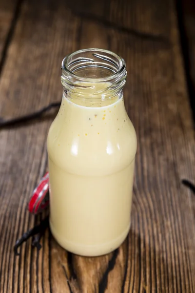 Vanillemilch in der Flasche — Stockfoto