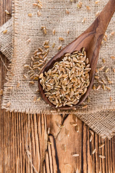 Anteil Dinkel auf Holz — Stockfoto