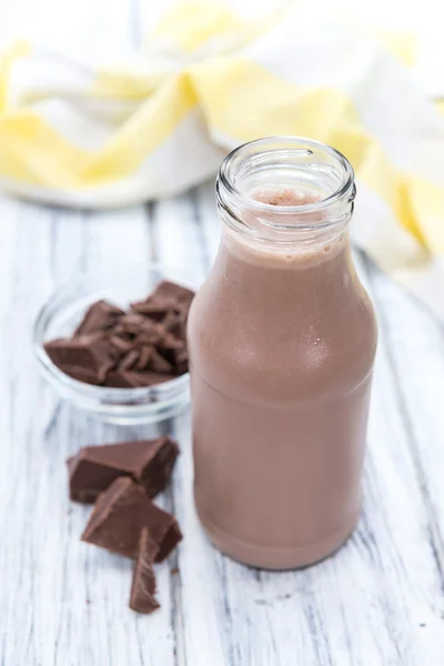 Latte al cioccolato fresco in bottiglia — Foto Stock