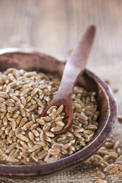 Anteil Dinkel auf Holz — Stockfoto