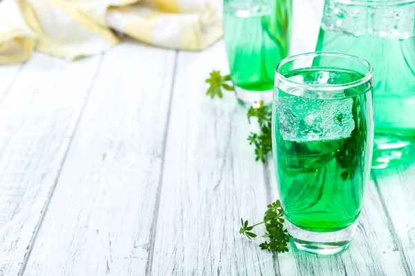 Cold green beverage drink — Stock Photo, Image