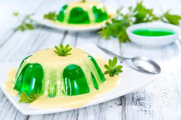 Portions of Woodruff Jellies with Vanilla Sauce — Stock Photo, Image