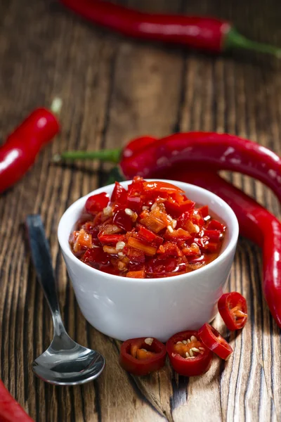 Chiles rojos caseros en tazón —  Fotos de Stock