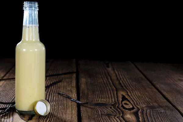 Ванильное молоко в бутылке — стоковое фото