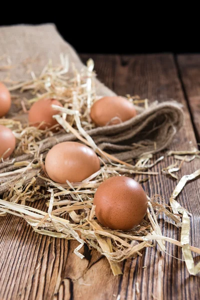 Haufen roher Eier — Stockfoto