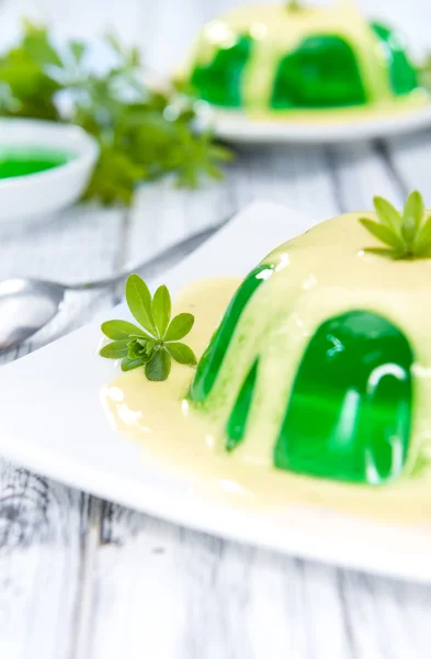 Portions of Woodruff Jellies with Vanilla Sauce — Stock Photo, Image