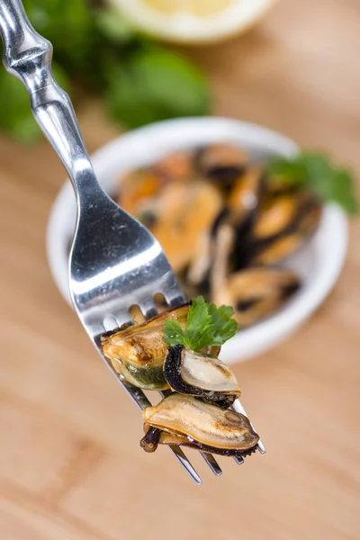 포크에 맛 있는 홍합 — 스톡 사진