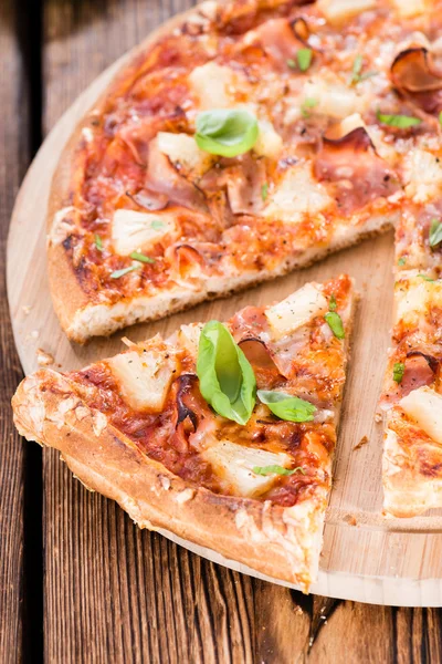 Házi Hawaii Pizza szelet — Stock Fotó