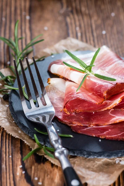 Porzione di prosciutto affettato — Foto Stock