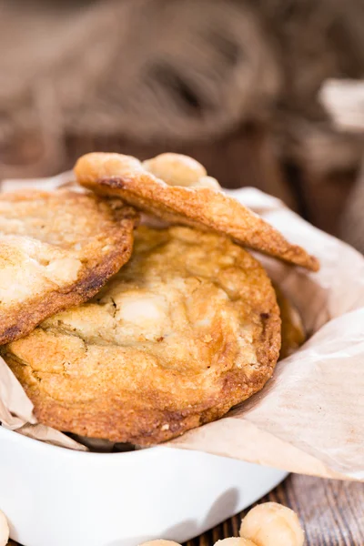 Macadamia Cookies in bowl — Stock Photo, Image