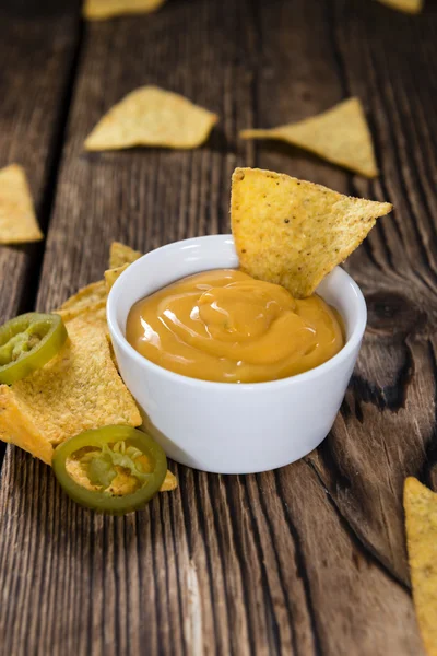 Nachos mit Käsesauce — Stockfoto