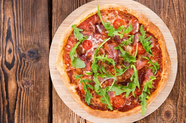 Zelfgemaakte Pizza Ham raket — Stockfoto