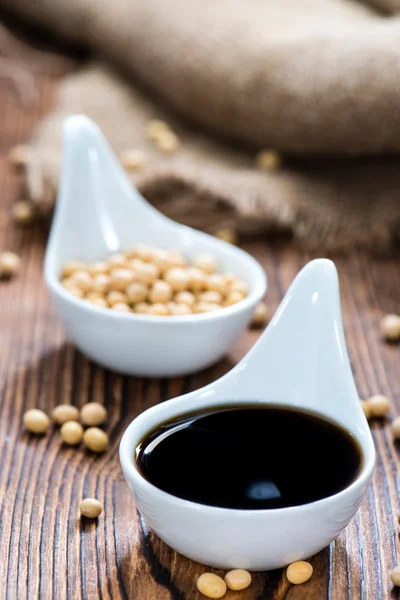 Porção de molho de soja e soja — Fotografia de Stock