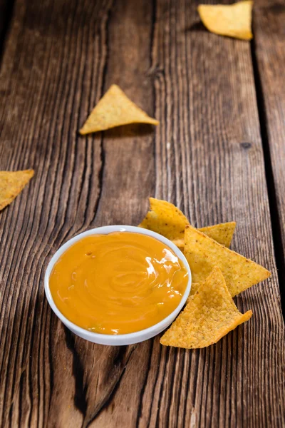 Nachos mit Käsedip — Stockfoto