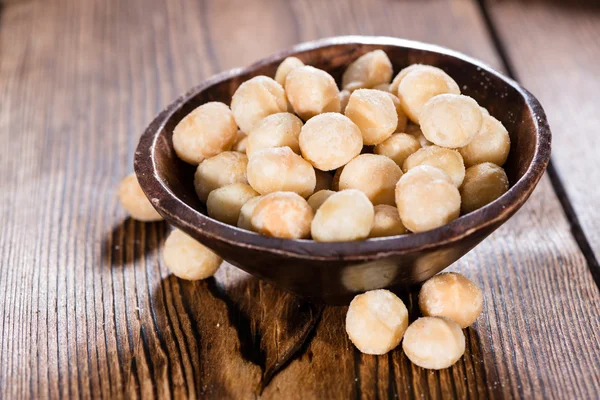 Cuenco con nueces de macadamia — Foto de Stock