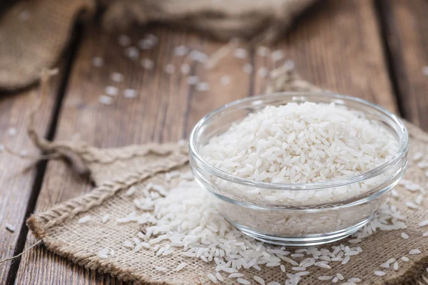 Portion de riz dans un bol en verre — Photo