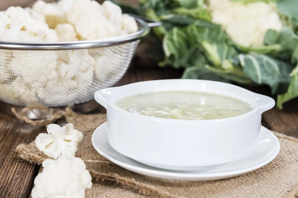 Sopa de coliflor en un tazón — Foto de Stock