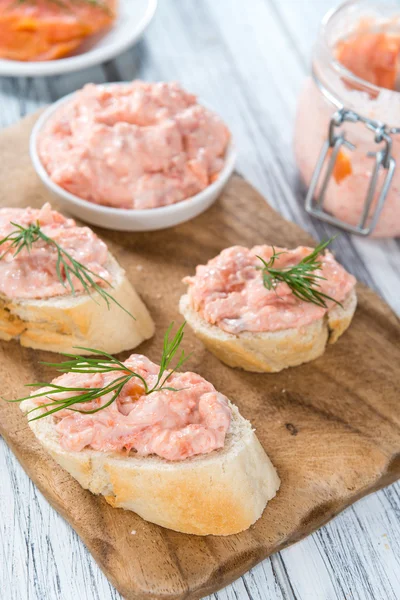 Cremosa insalata di salmone fatta in casa — Foto Stock