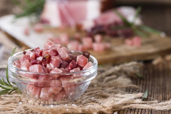 Gewürfelter Schinken mit Rosmarin — Stockfoto