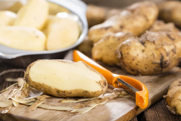 Portion geschälte Kartoffeln — Stockfoto