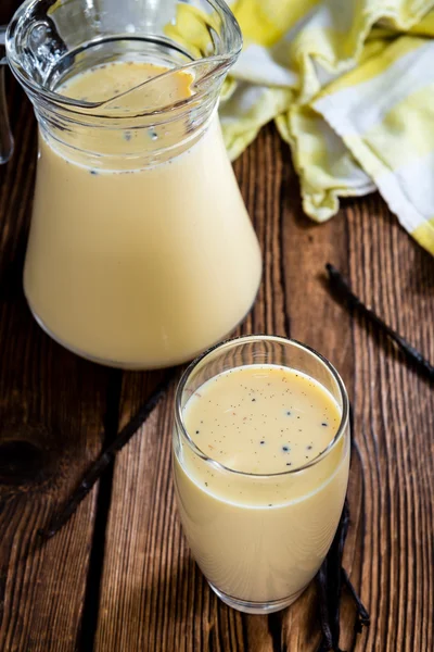 Hemgjord vanilj mjölk — Stockfoto