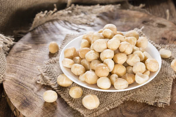 Porción de nueces de macadamia — Foto de Stock