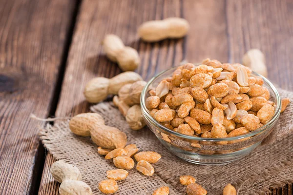 Cacahuetes asados con especias y sal — Foto de Stock