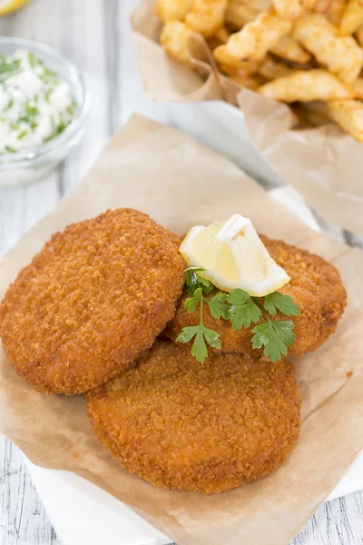 Homemade Fishburger with Chips — Stock Photo, Image