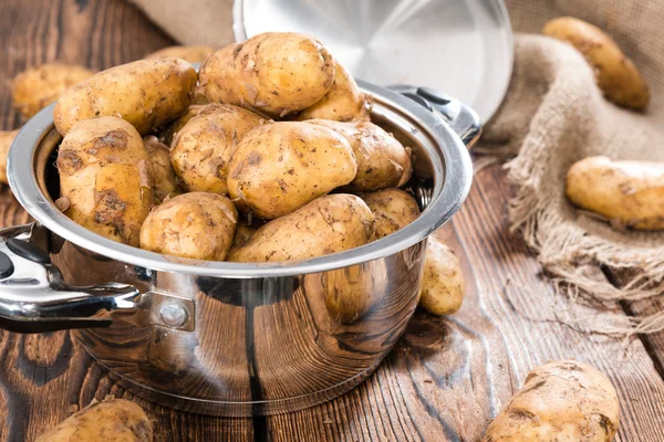 Högen av importkontrollen potatis — Stockfoto