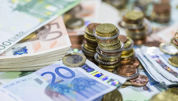 Gestapelde euromunten — Stockfoto