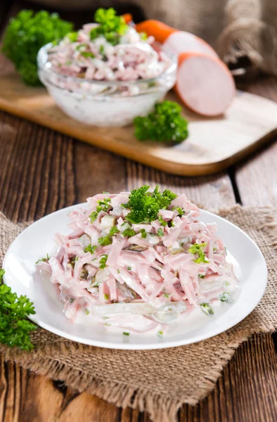 Kjøttsalat på tallerken – stockfoto