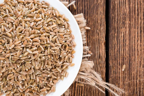 Portion Dinkel auf Teller — Stockfoto