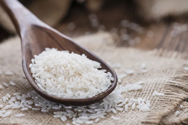 Kochlöffel mit Reis — Stockfoto